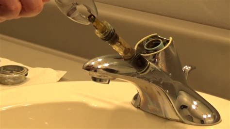 Bathroom Faucet Leaks At Base When Turned On:。